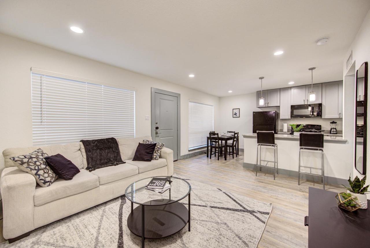 Trendy Midtown Apt, Walk To Shops & Sites, Pets Ok Хюстън Екстериор снимка