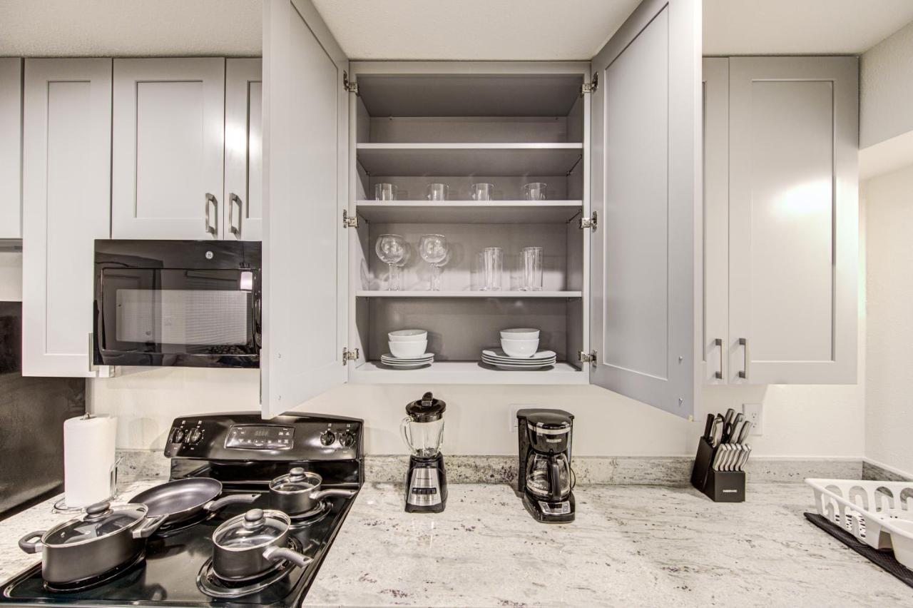 Trendy Midtown Apt, Walk To Shops & Sites, Pets Ok Хюстън Екстериор снимка