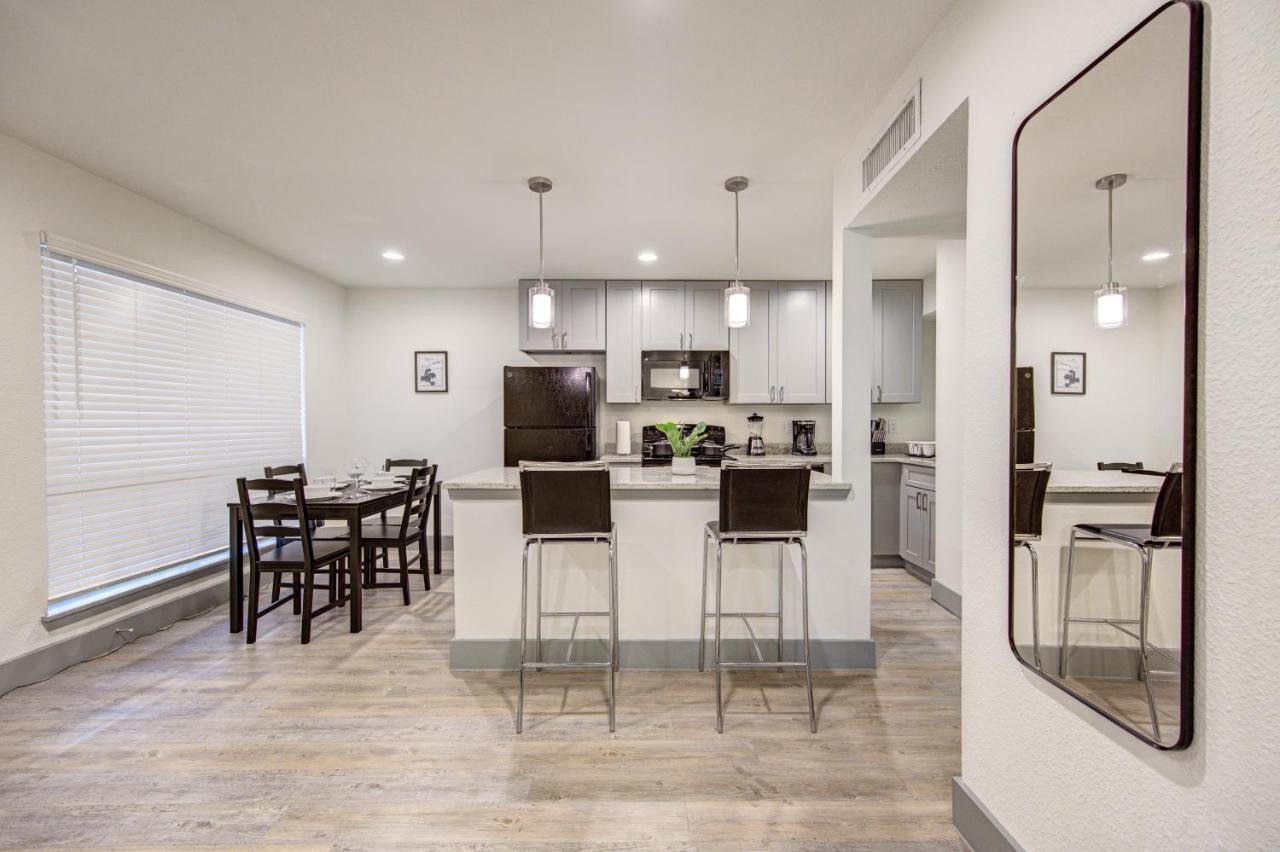 Trendy Midtown Apt, Walk To Shops & Sites, Pets Ok Хюстън Екстериор снимка