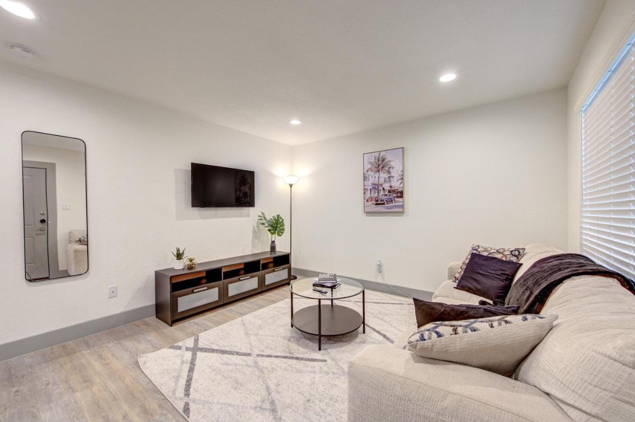 Trendy Midtown Apt, Walk To Shops & Sites, Pets Ok Хюстън Екстериор снимка