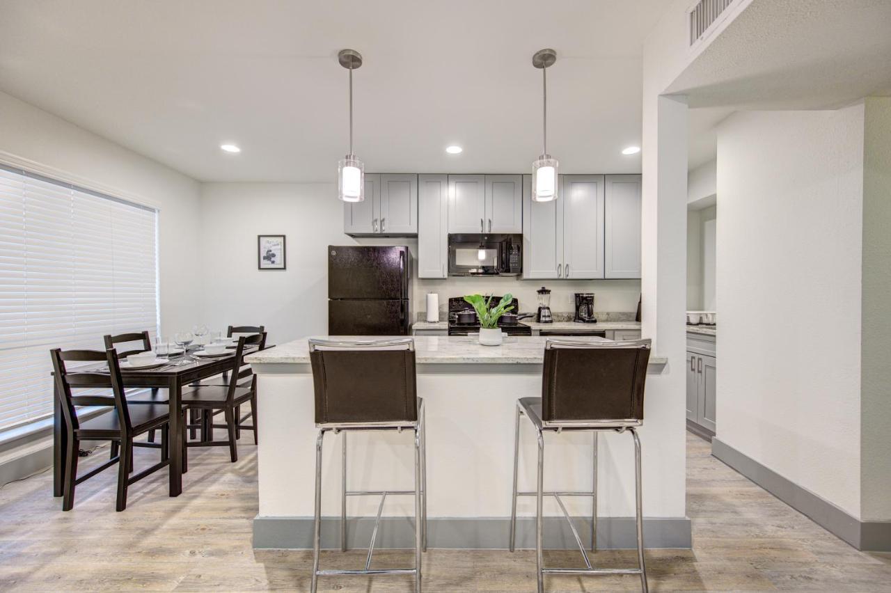 Trendy Midtown Apt, Walk To Shops & Sites, Pets Ok Хюстън Екстериор снимка