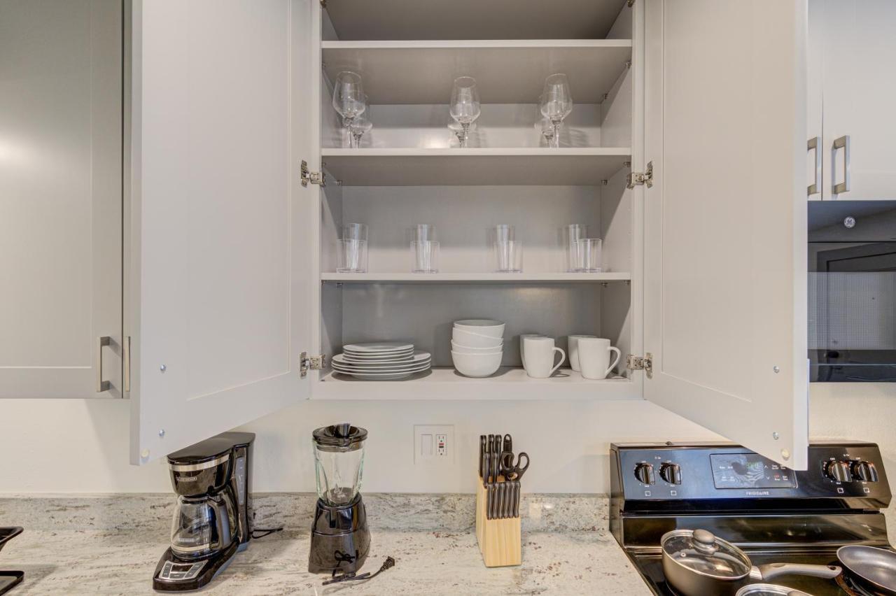 Trendy Midtown Apt, Walk To Shops & Sites, Pets Ok Хюстън Екстериор снимка