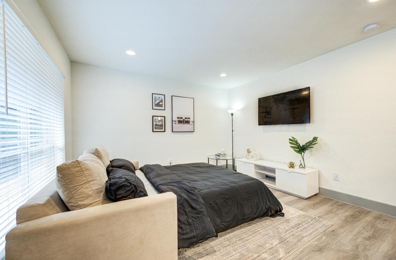 Trendy Midtown Apt, Walk To Shops & Sites, Pets Ok Хюстън Екстериор снимка