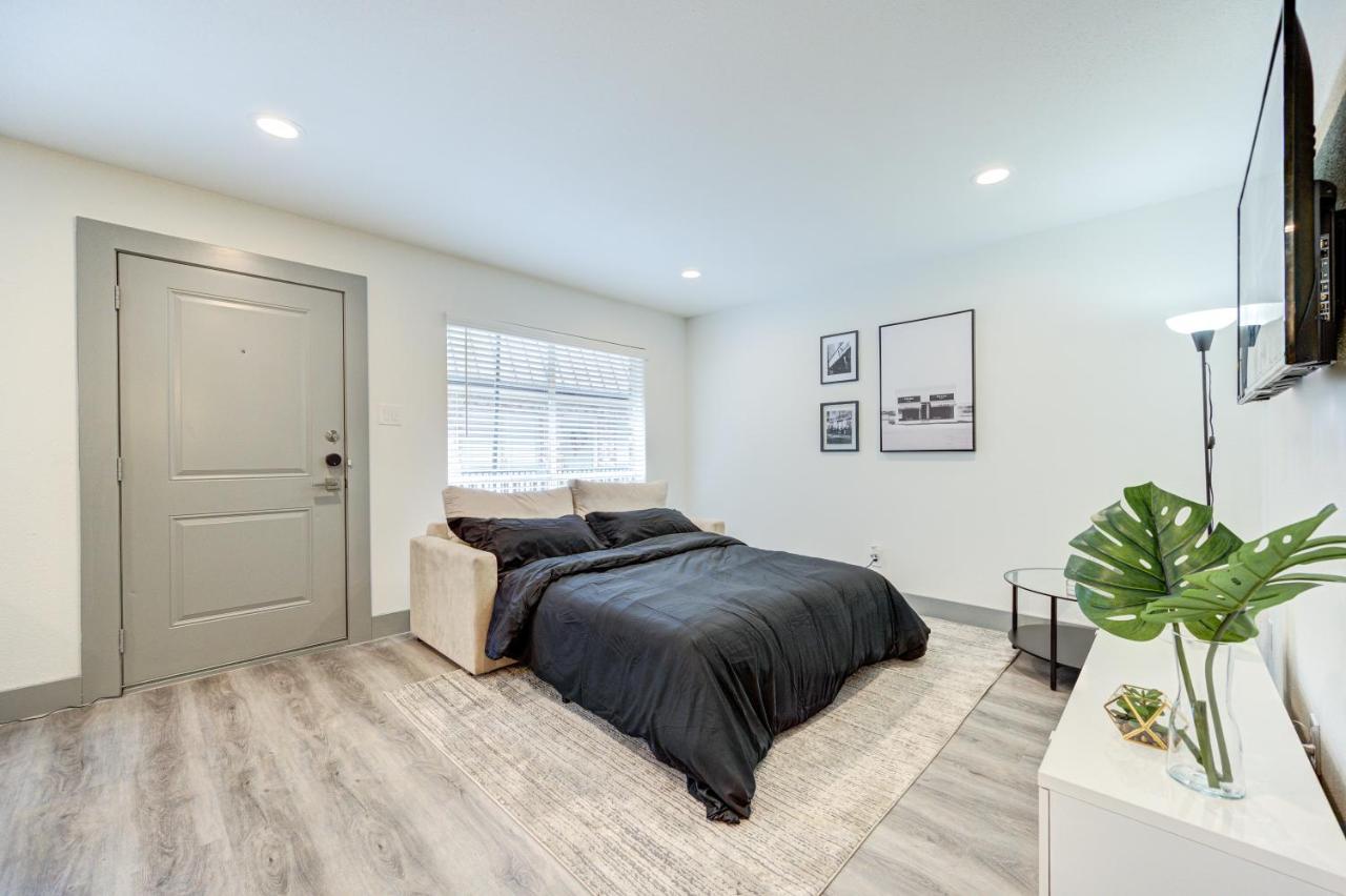 Trendy Midtown Apt, Walk To Shops & Sites, Pets Ok Хюстън Екстериор снимка