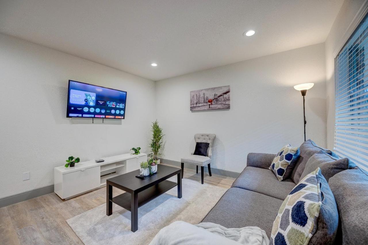Trendy Midtown Apt, Walk To Shops & Sites, Pets Ok Хюстън Екстериор снимка