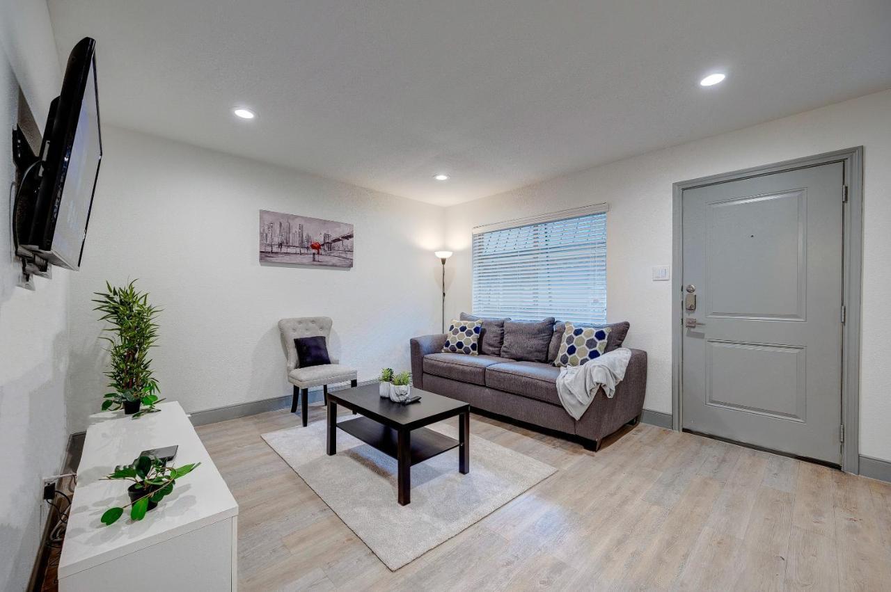 Trendy Midtown Apt, Walk To Shops & Sites, Pets Ok Хюстън Екстериор снимка
