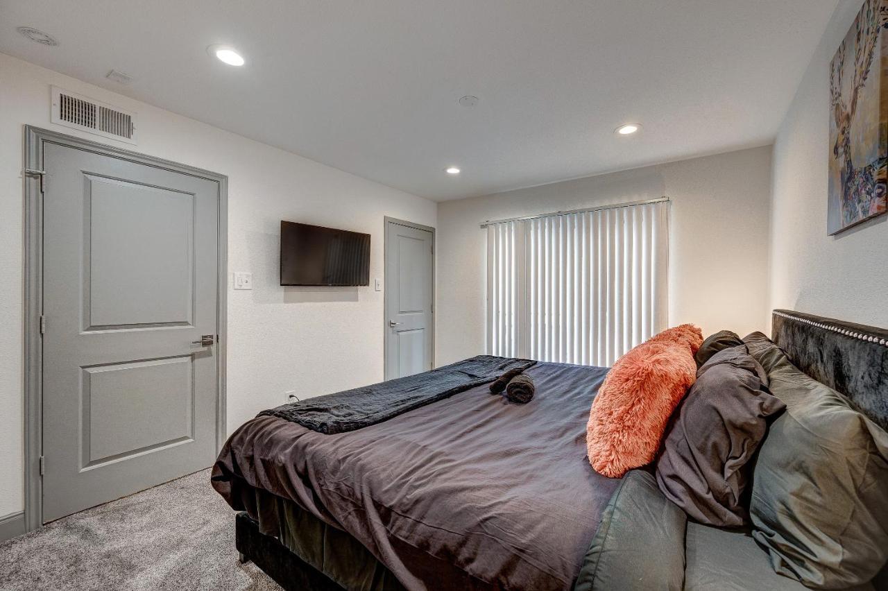 Trendy Midtown Apt, Walk To Shops & Sites, Pets Ok Хюстън Екстериор снимка