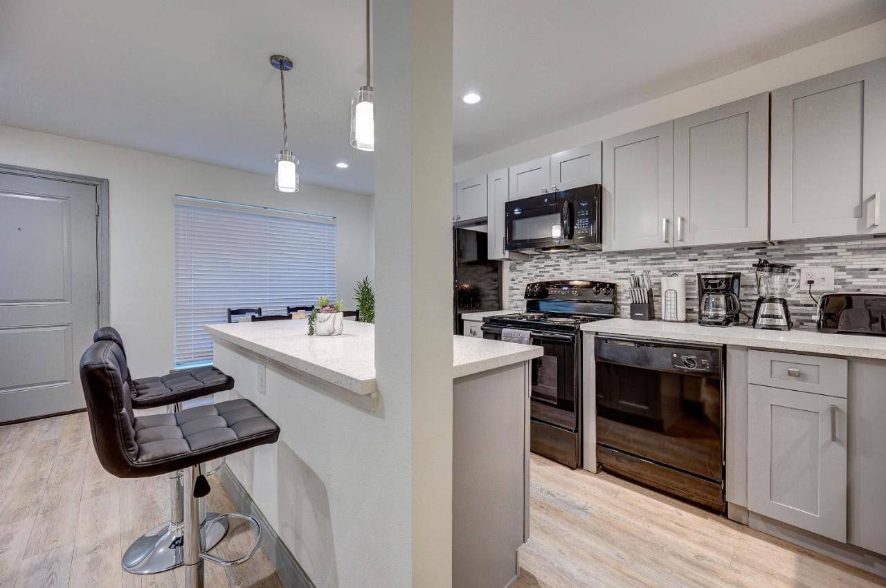 Trendy Midtown Apt, Walk To Shops & Sites, Pets Ok Хюстън Екстериор снимка