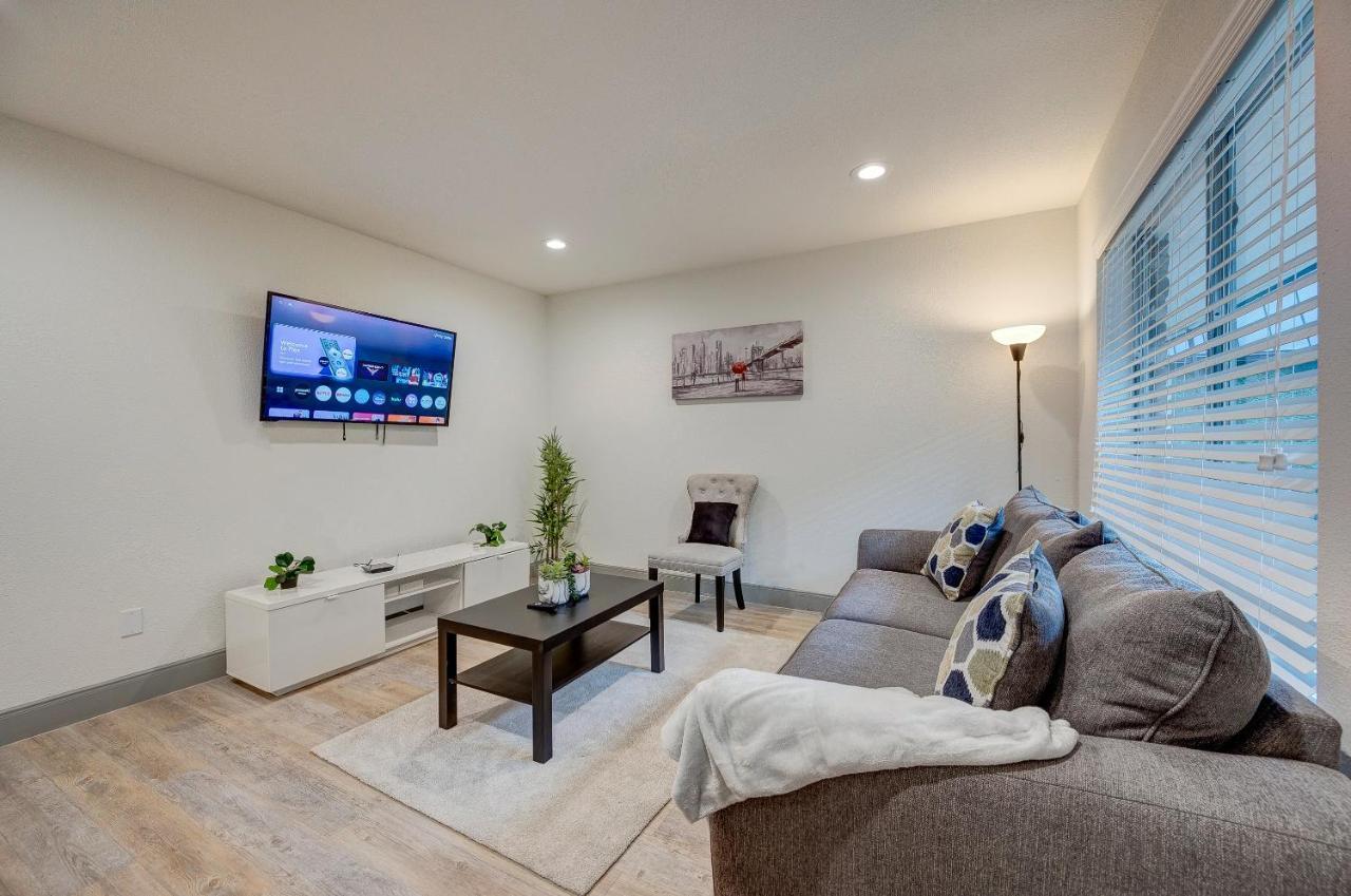 Trendy Midtown Apt, Walk To Shops & Sites, Pets Ok Хюстън Екстериор снимка