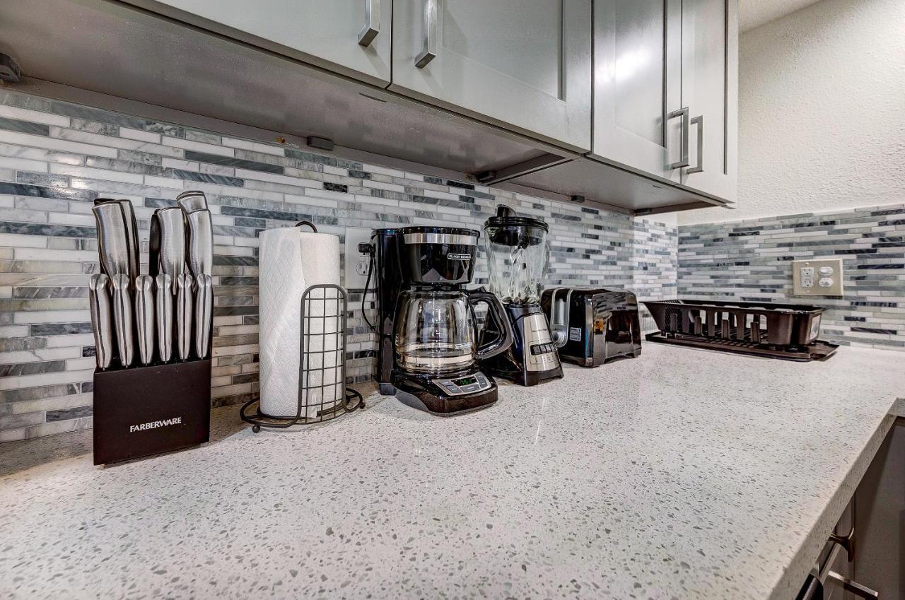 Trendy Midtown Apt, Walk To Shops & Sites, Pets Ok Хюстън Екстериор снимка