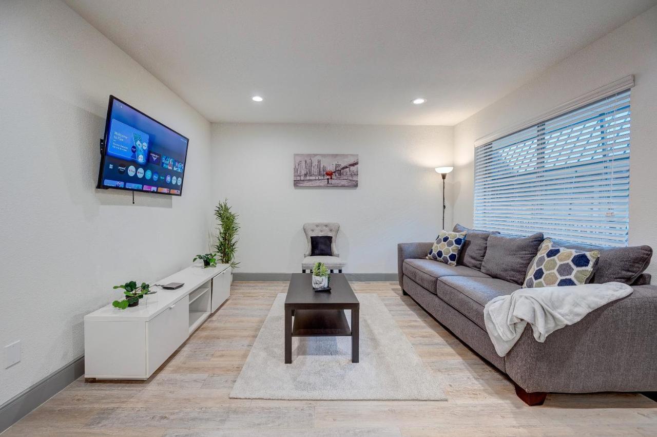 Trendy Midtown Apt, Walk To Shops & Sites, Pets Ok Хюстън Екстериор снимка