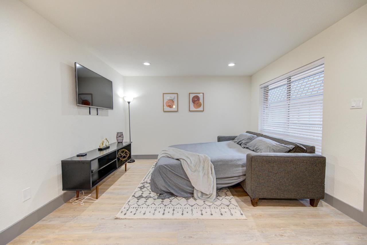 Trendy Midtown Apt, Walk To Shops & Sites, Pets Ok Хюстън Екстериор снимка
