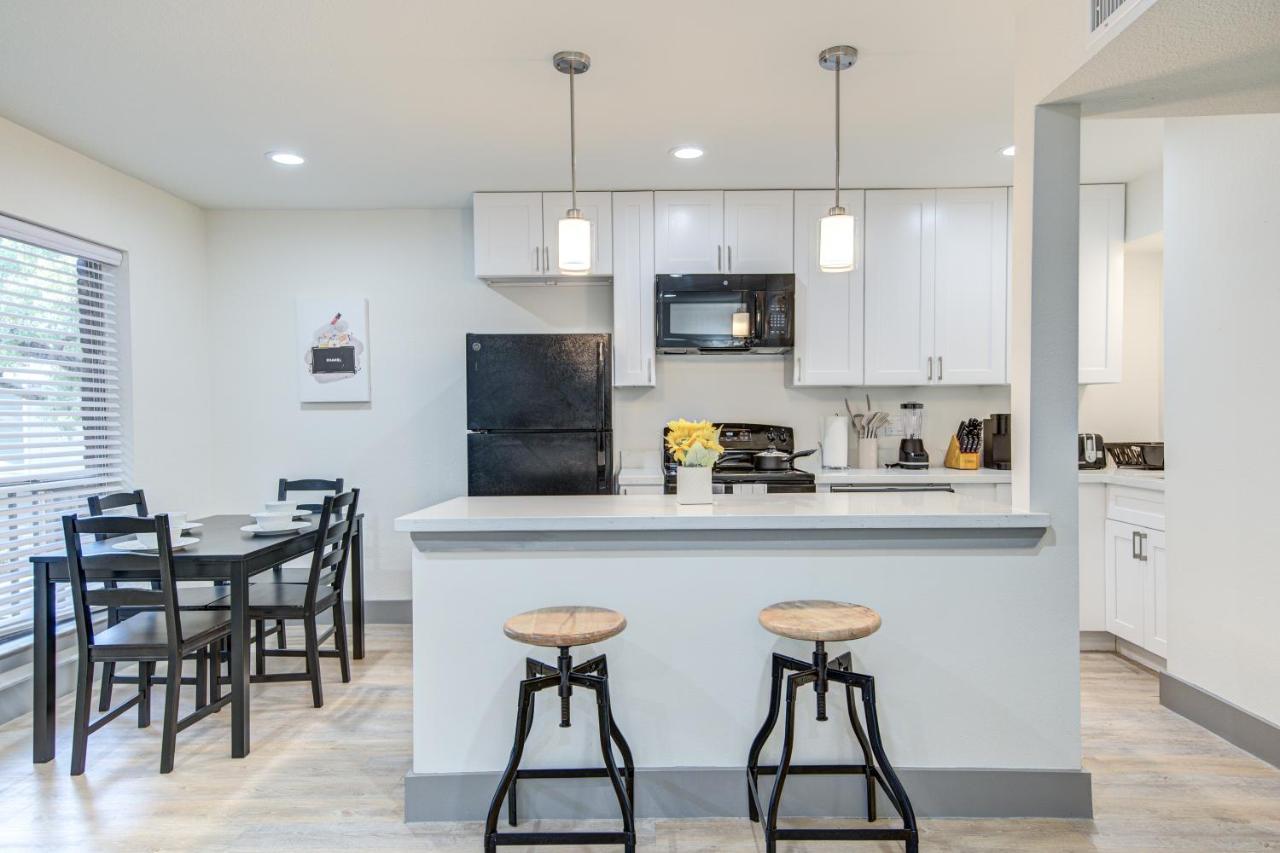 Trendy Midtown Apt, Walk To Shops & Sites, Pets Ok Хюстън Екстериор снимка
